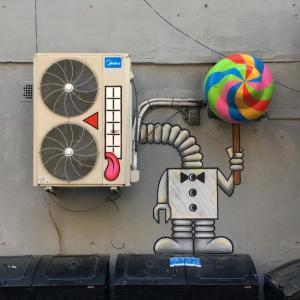 Robot-Lolly-Pop-street-art-by-Creative-genius-Tom-Bob